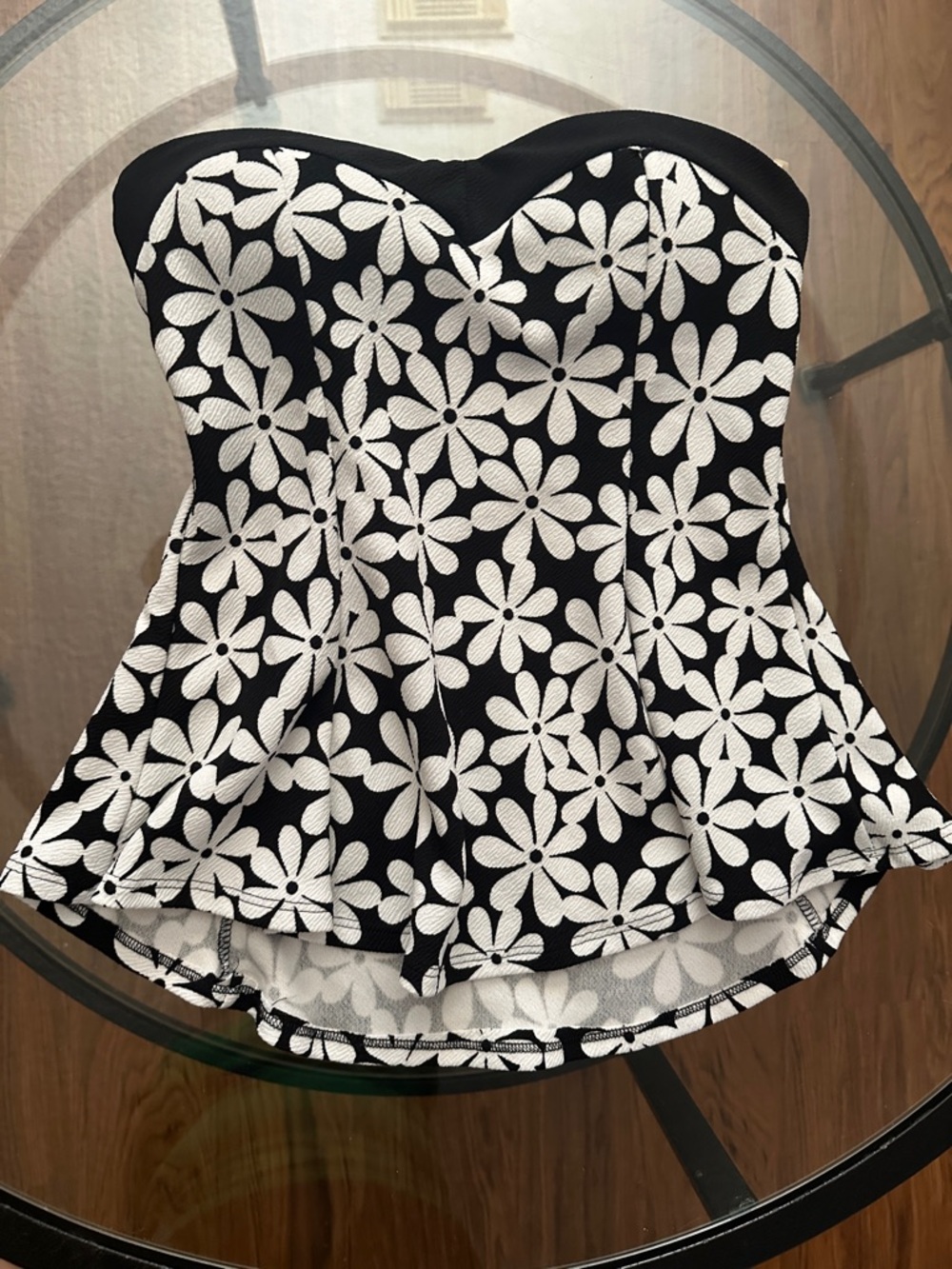 Persaya Black and White Daisies Floral Strapless (bust padded) Top Size M